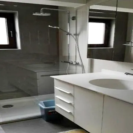 For 6 Guests In Apartment