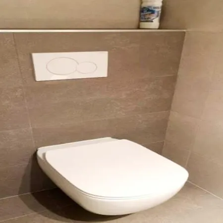 For 6 Guests In Apartment *