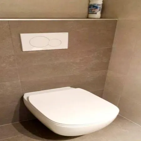 For 6 Guests In *