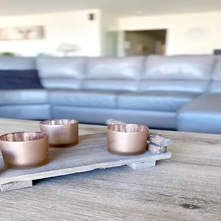 For 6 Guests In *